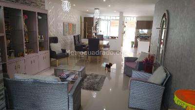 Casa de 4 alcobas en venta en Vía Al Nevado, Ibagué, 319 m² · foto 15 de 20
