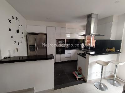 Casa de 4 alcobas en venta en Cr Los Arroyuelos, Ibagué, 72 m² · foto 9 de 20