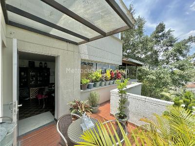 Apartamento de 3 alcobas en venta en El Poblado, Medellín, 258 m² · foto 2 de 20
