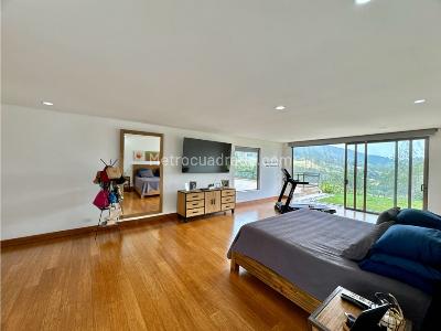 Casa de 5 alcobas en venta en Alto Del Escobero, Envigado, 960 m² · foto 17 de 20
