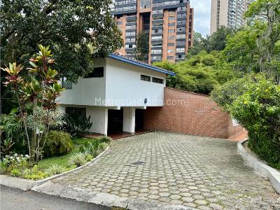 Casa de 5 alcobas en venta en El Poblado, Medellín, 239 m² · foto 2 de 12
