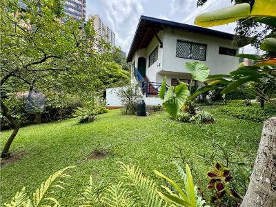 Casa de 5 alcobas en venta en El Poblado, Medellín, 239 m² · foto 3 de 12