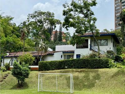 Casa de 5 alcobas en venta en El Poblado, Medellín, 239 m² · foto 4 de 12