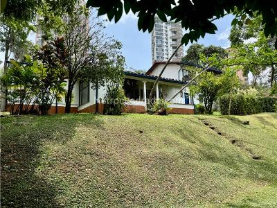 Casa de 5 alcobas en venta en El Poblado, Medellín, 239 m² · foto 5 de 12