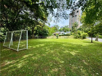 Casa de 5 alcobas en venta en El Poblado, Medellín, 239 m² · foto 9 de 12