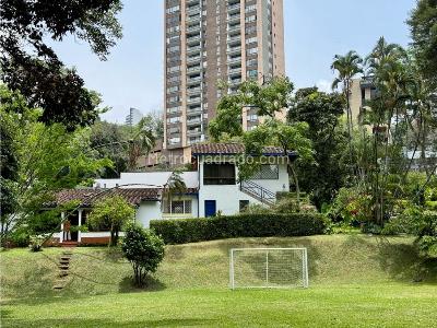 Casa de 5 alcobas en venta en El Poblado, Medellín, 239 m² · foto 12 de 12