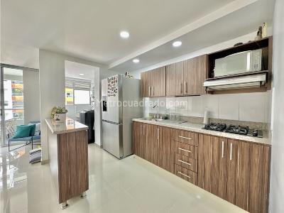 Apartamento de 2 alcobas en venta en Loma Linda, Sabaneta, 70 m² · foto 8 de 20