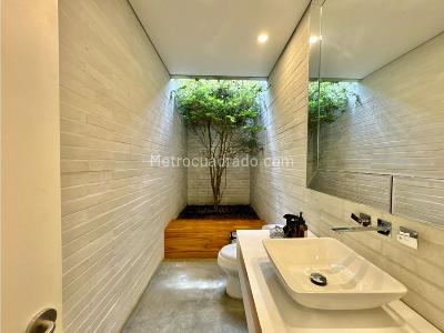 Casa de 2 alcobas en venta en El Poblado, Medellín, 1800 m² · foto 18 de 20