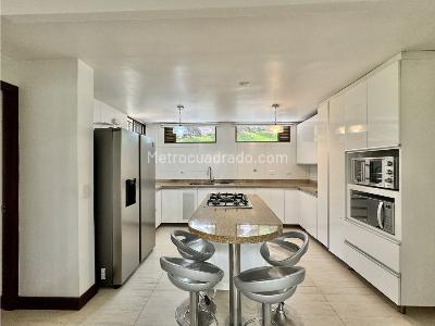 Casa de 5 alcobas en venta en El Poblado, Medellín, 1313 m² · foto 8 de 20