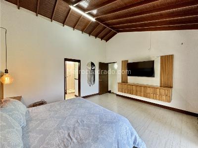 Casa de 5 alcobas en venta en El Poblado, Medellín, 1313 m² · foto 13 de 20
