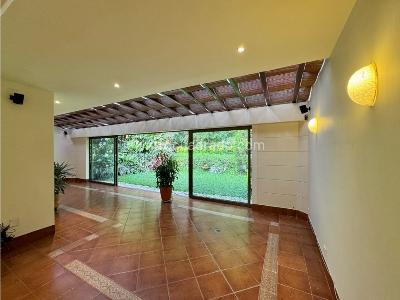 Casa de 3 alcobas en venta en El Poblado, Medellín, 257 m² · foto 2 de 20