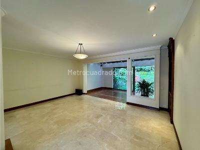 Casa de 3 alcobas en venta en El Poblado, Medellín, 257 m² · foto 3 de 20