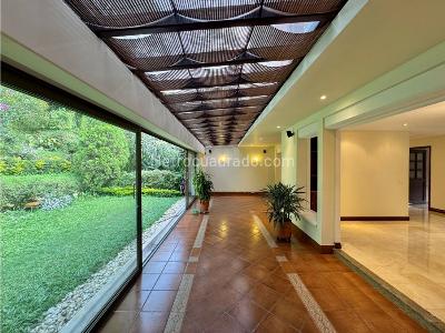 Casa de 3 alcobas en venta en El Poblado, Medellín, 257 m² · foto 4 de 20