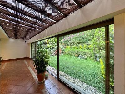 Casa de 3 alcobas en venta en El Poblado, Medellín, 257 m² · foto 8 de 20