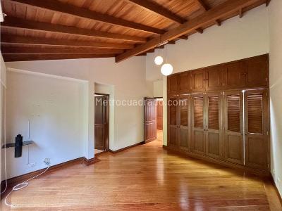 Casa de 3 alcobas en venta en El Poblado, Medellín, 257 m² · foto 13 de 20