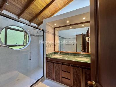 Casa de 3 alcobas en venta en El Poblado, Medellín, 257 m² · foto 15 de 20