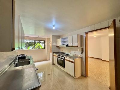 Apartamento de 3 alcobas en venta en El Poblado, Medellín, 320 m² · foto 11 de 20
