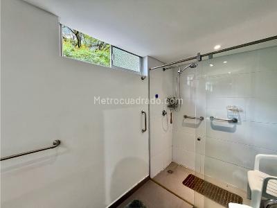 Apartamento de 3 alcobas en venta en El Poblado, Medellín, 229 m² · foto 18 de 20