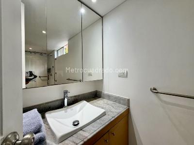 Apartamento de 3 alcobas en venta en El Poblado, Medellín, 229 m² · foto 19 de 20