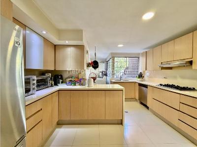 Apartamento de 3 alcobas en venta en El Poblado, Medellín, 229 m² · foto 6 de 20