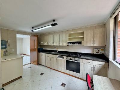 Apartamento de 4 alcobas en venta en El Poblado, Medellín, 191 m² · foto 11 de 20