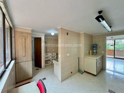 Apartamento de 4 alcobas en venta en El Poblado, Medellín, 191 m² · foto 13 de 20