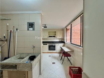 Apartamento de 4 alcobas en venta en El Poblado, Medellín, 191 m² · foto 17 de 20