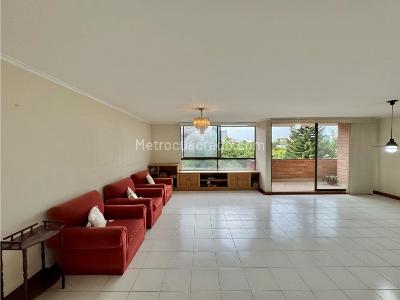 Apartamento de 4 alcobas en venta en El Poblado, Medellín, 191 m² · foto 2 de 20