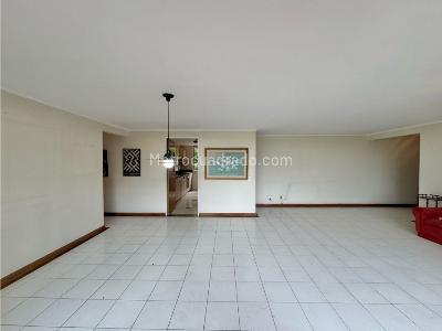 Apartamento de 4 alcobas en venta en El Poblado, Medellín, 191 m² · foto 8 de 20