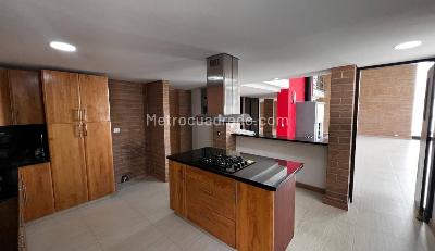Casa de 4 alcobas en venta en Loma Del Escobero, Envigado, 1250 m² · foto 4 de 16