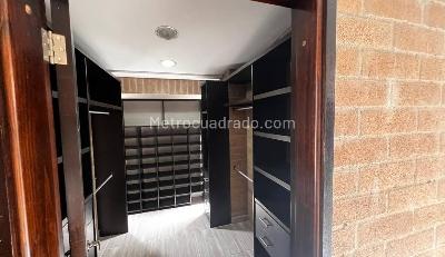 Casa de 4 alcobas en venta en Loma Del Escobero, Envigado, 1250 m² · foto 8 de 16