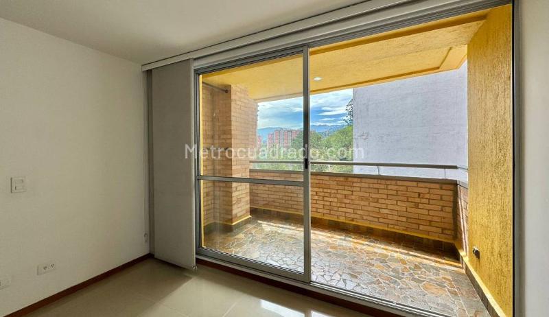 Piso – Sabaneta, San Isidro - Más