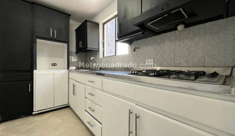 Apartamento de 4 Alcobas en El Poblado en Buen Estado