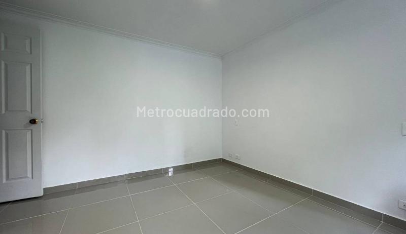 Apartamento de 4 Alcobas en El Poblado en Buen Estado - 2