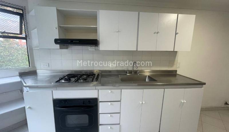 Apartamento de 4 Alcobas con Seguridad 24 Horas en Loma El Tesoro