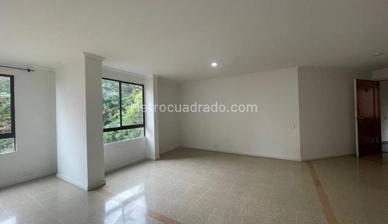Apartamento de 4 Alcobas con Seguridad 24 Horas en Loma El Tesoro - 8