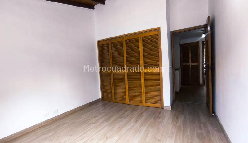 Casa sin Amoblar de 4 Alcobas con Jardín en El Poblado - 6