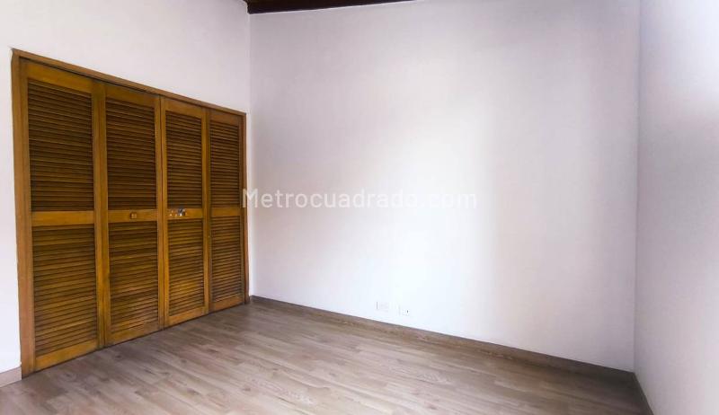 Casa sin Amoblar de 4 Alcobas con Jardín en El Poblado - 9