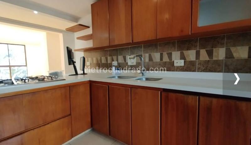 Apartamento de 3 Alcobas en Muy Buen Estado en El Poblado - 2