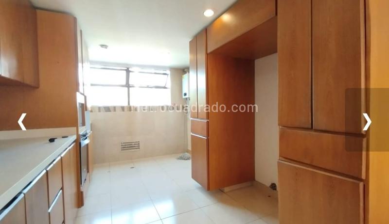 Apartamento de 3 Alcobas en Muy Buen Estado en El Poblado - 3