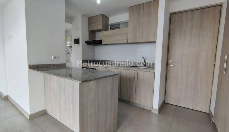 Apartamento sin Amoblar de 3 Alcobas en Calasanz con Piscina y Gimnasio - 4