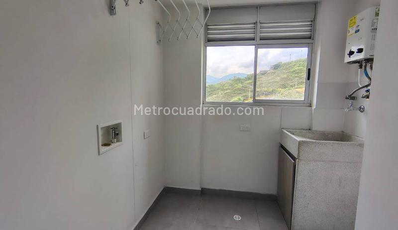 Apartamento sin Amoblar de 3 Alcobas en Calasanz con Piscina y Gimnasio - 8
