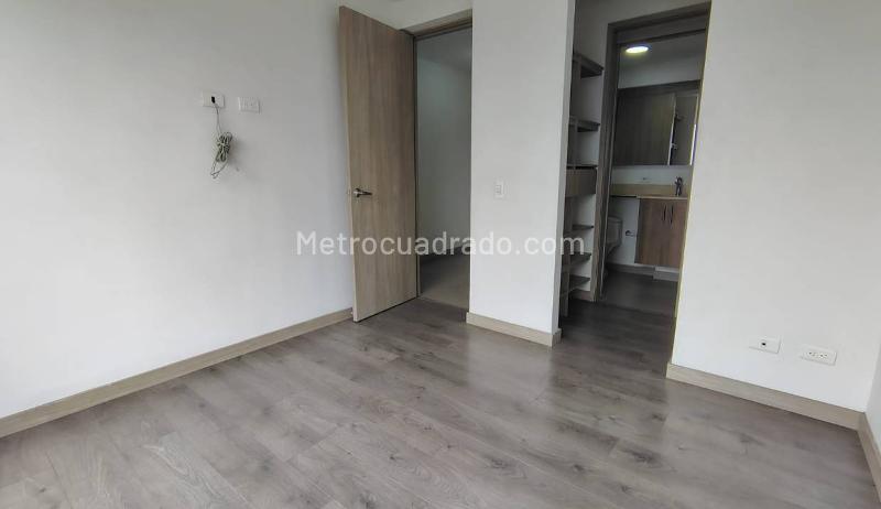 Apartamento sin Amoblar de 3 Alcobas en Calasanz con Piscina y Gimnasio - 9