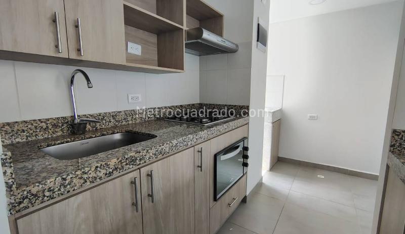 Unfurnished 3BR Apartment in Calasanz - 2