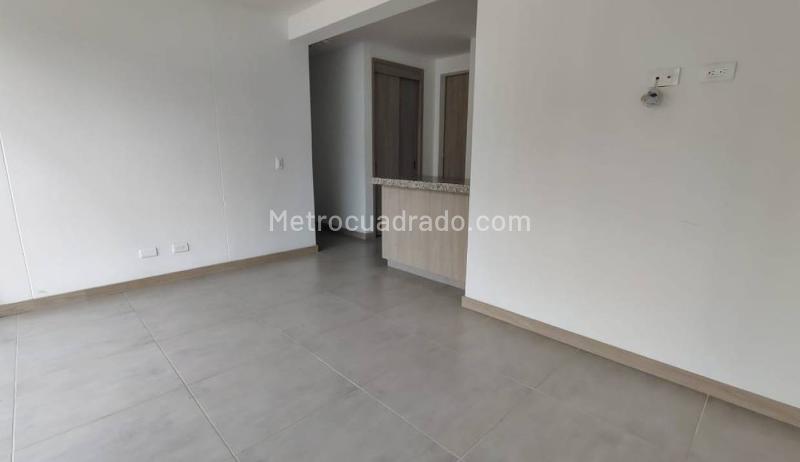 Unfurnished 3BR Apartment in Calasanz - 6