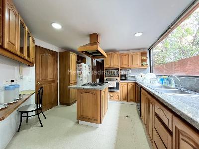 Apartamento de 3 alcobas en venta en Los Rosales, Bogotá, 176 m² · foto 5 de 19