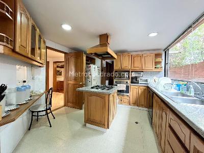 Apartamento de 3 alcobas en venta en Los Rosales, Bogotá, 176 m² · foto 6 de 19