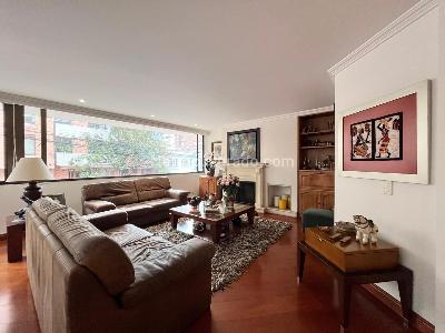 Apartamento de 3 alcobas en venta en Los Rosales, Bogotá, 176 m² · foto 2 de 19