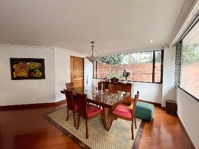 Apartamento de 3 alcobas en venta en Los Rosales, Bogotá, 176 m² · foto 3 de 19