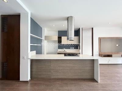 Apartaestudio en venta en Chico Norte, Bogotá, 66 m² · foto 7 de 18